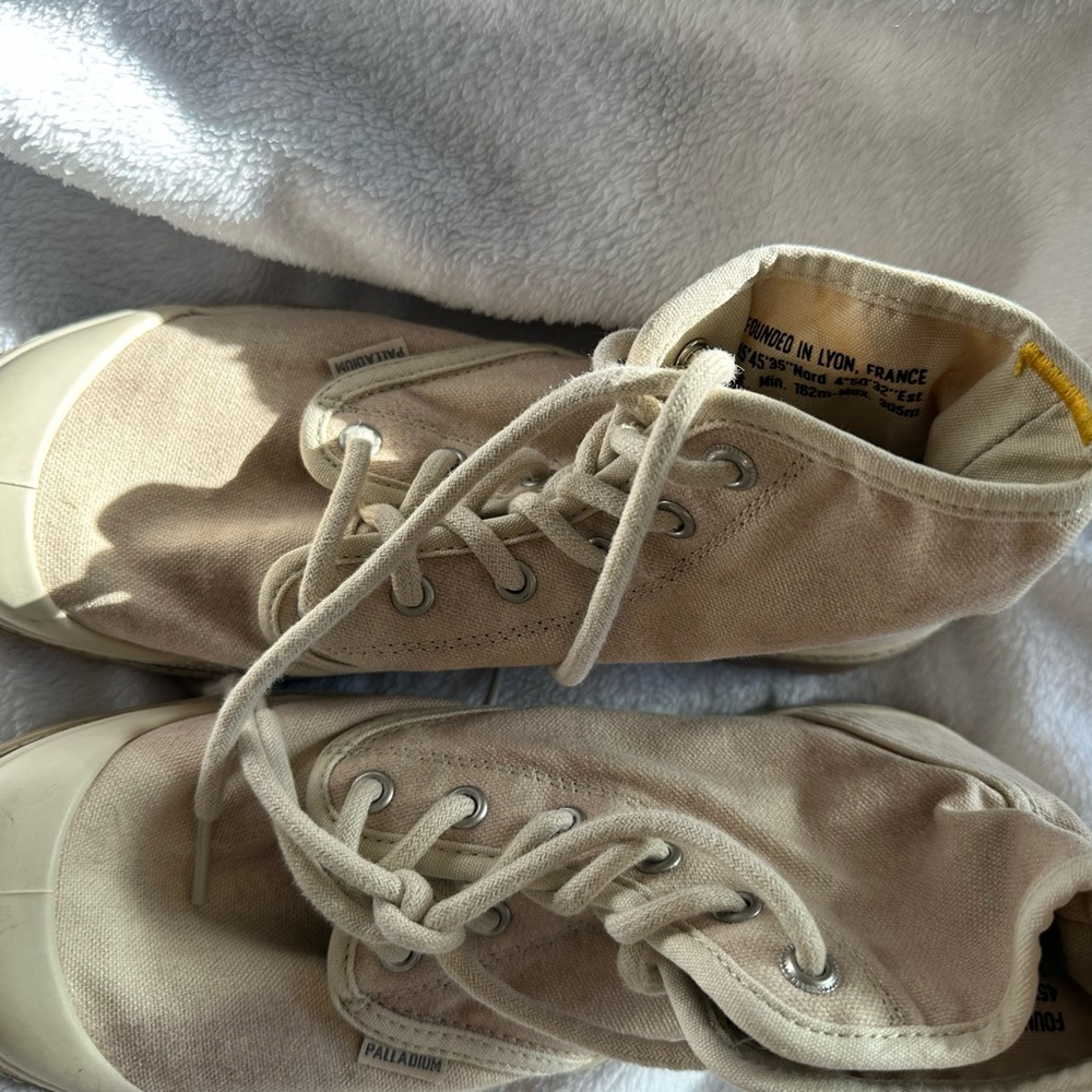 Palladium Pampa Hi Cream Canvas High-Tops size 8 women’s 6.5 men’s - Picture 2 of 6